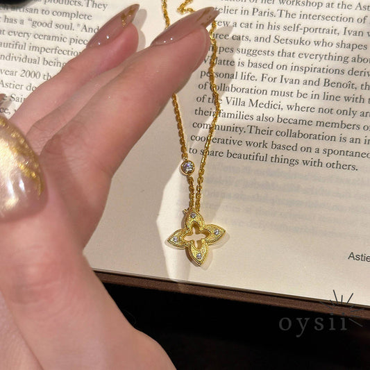 Lucky Petal – Hollow Clover Necklace