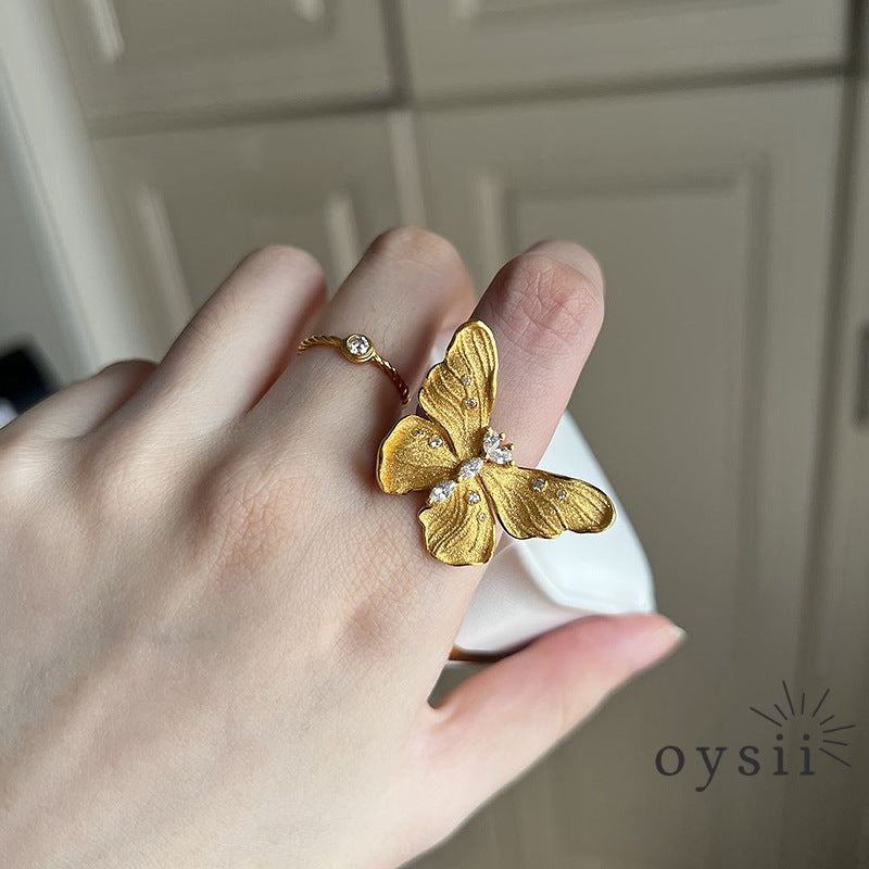 Butterfly Reverie – Vintage Textured Floral Ring