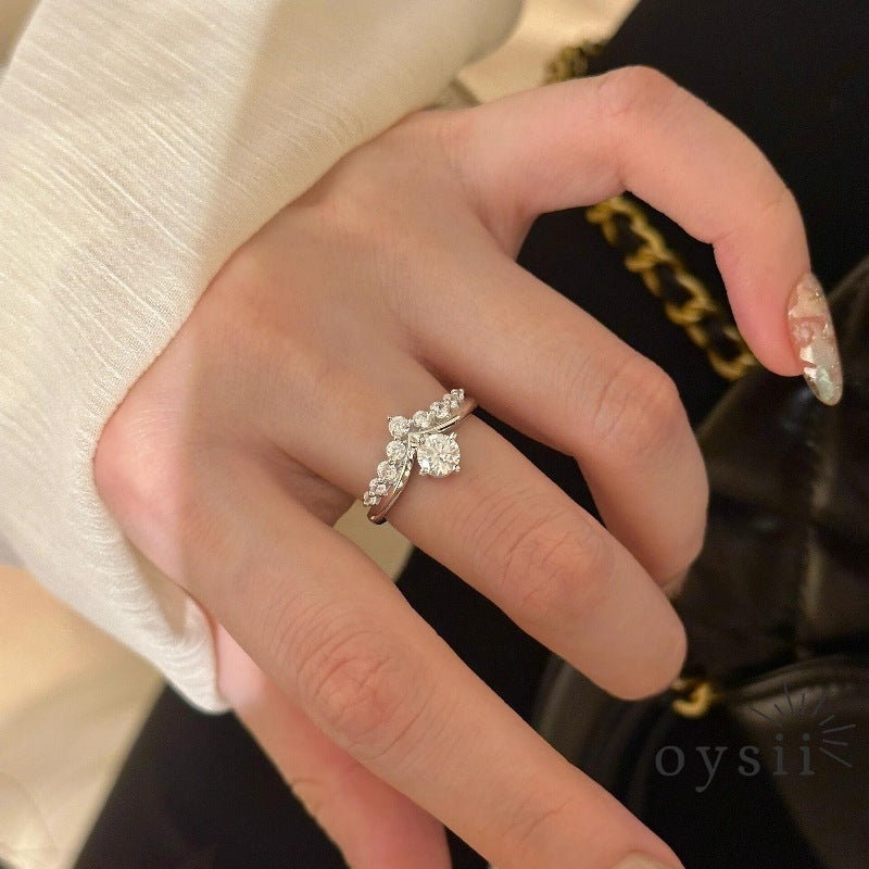 Royal Edge – V-Shaped Diamond Ring