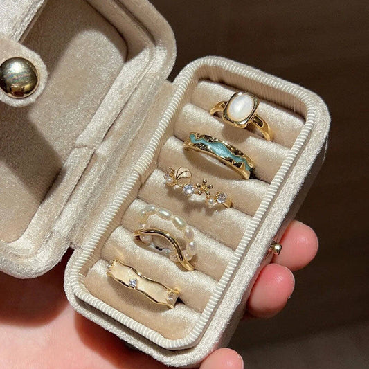 Elegant Refined Ring Set