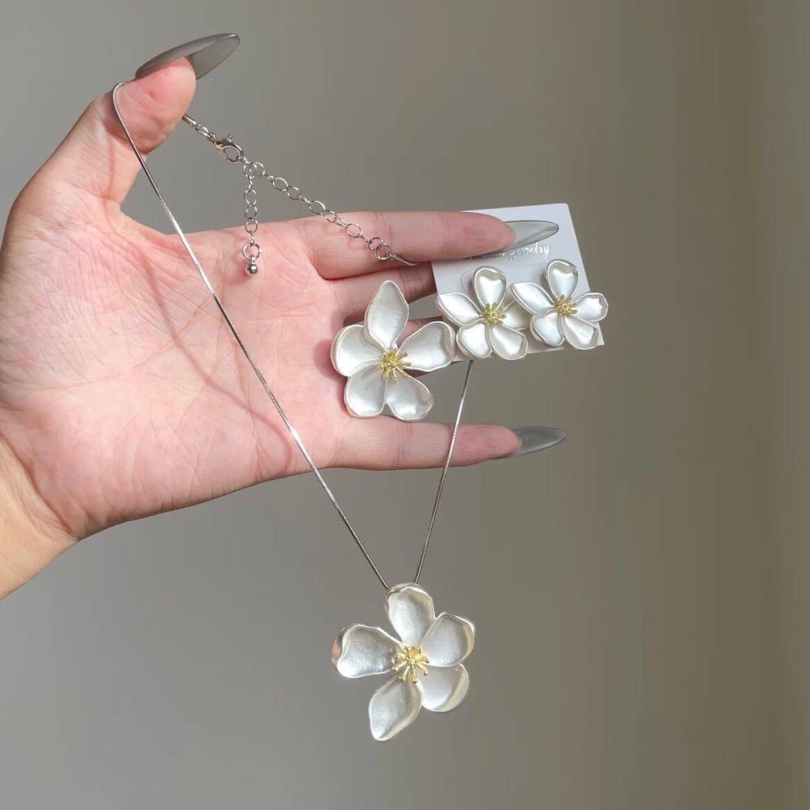 Floral Necklace Set