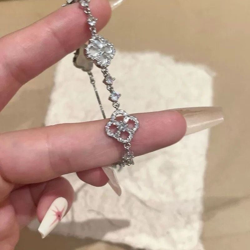 Silver Clover Starry Bracelet