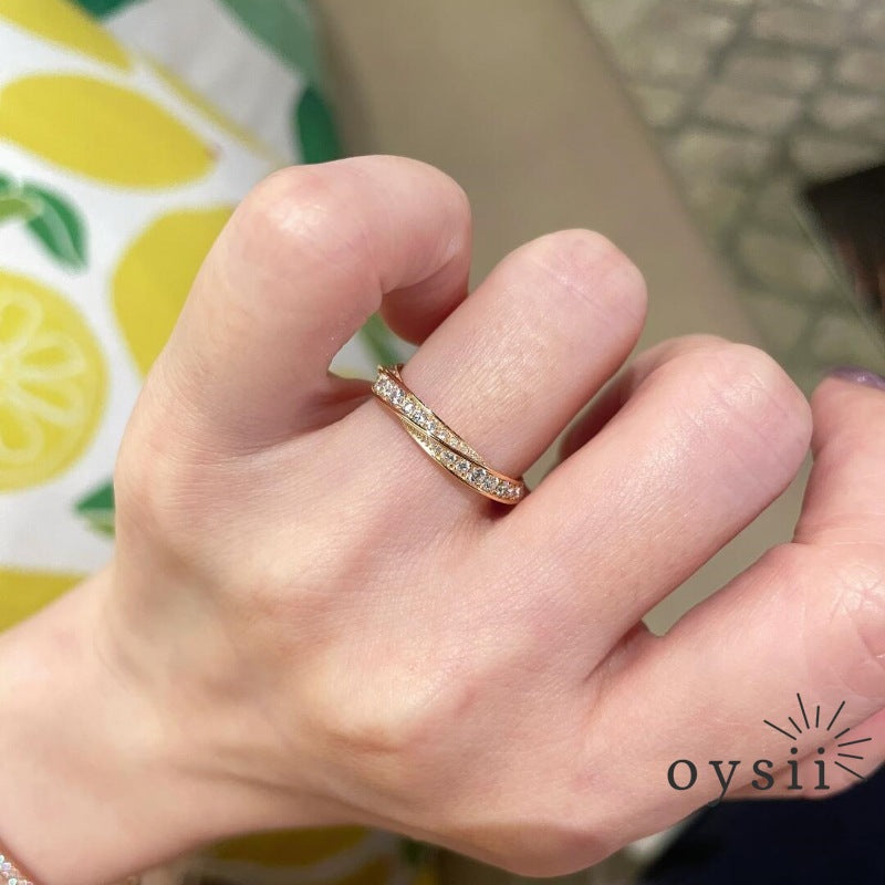 Infinity Spark – Mobius Diamond Ring