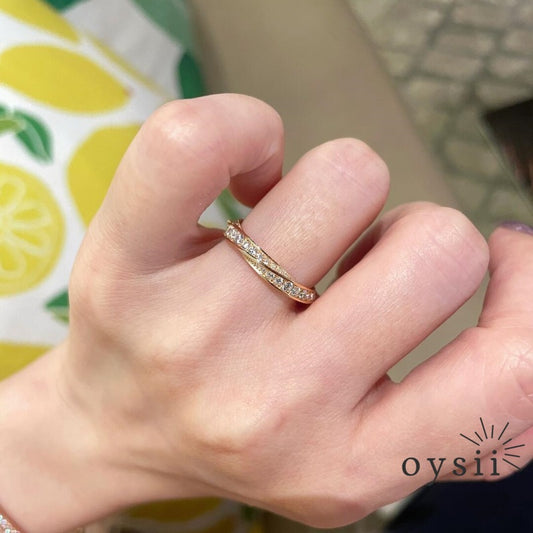 Infinity Spark – Mobius Diamond Ring