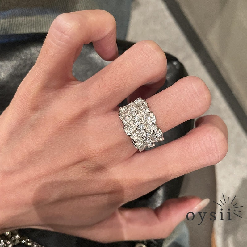 Velvet Muse – Vintage Satin Pleated Statement Ring