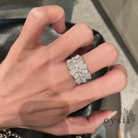 Velvet Muse – Vintage Satin Pleated Statement Ring