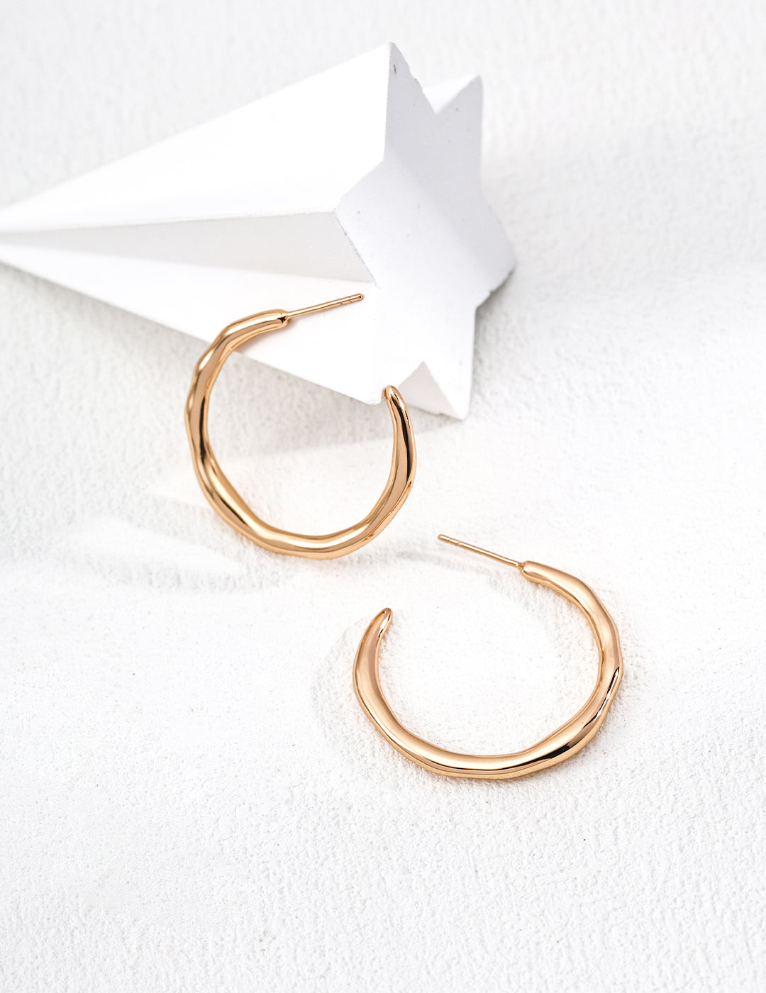 Elegant 925 silver stud earrings, chic everyday accessory