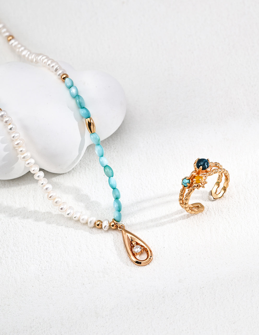 Fashionable S925 Silver Natural Pearl and Blue Mother-of-Pearl Necklace with Zircon Stones - Stylish Silver Necklace with Natural Pearls, Blue Mother-of-Pearl, and Sparkling Zircon for a Trendy, Elegant Look