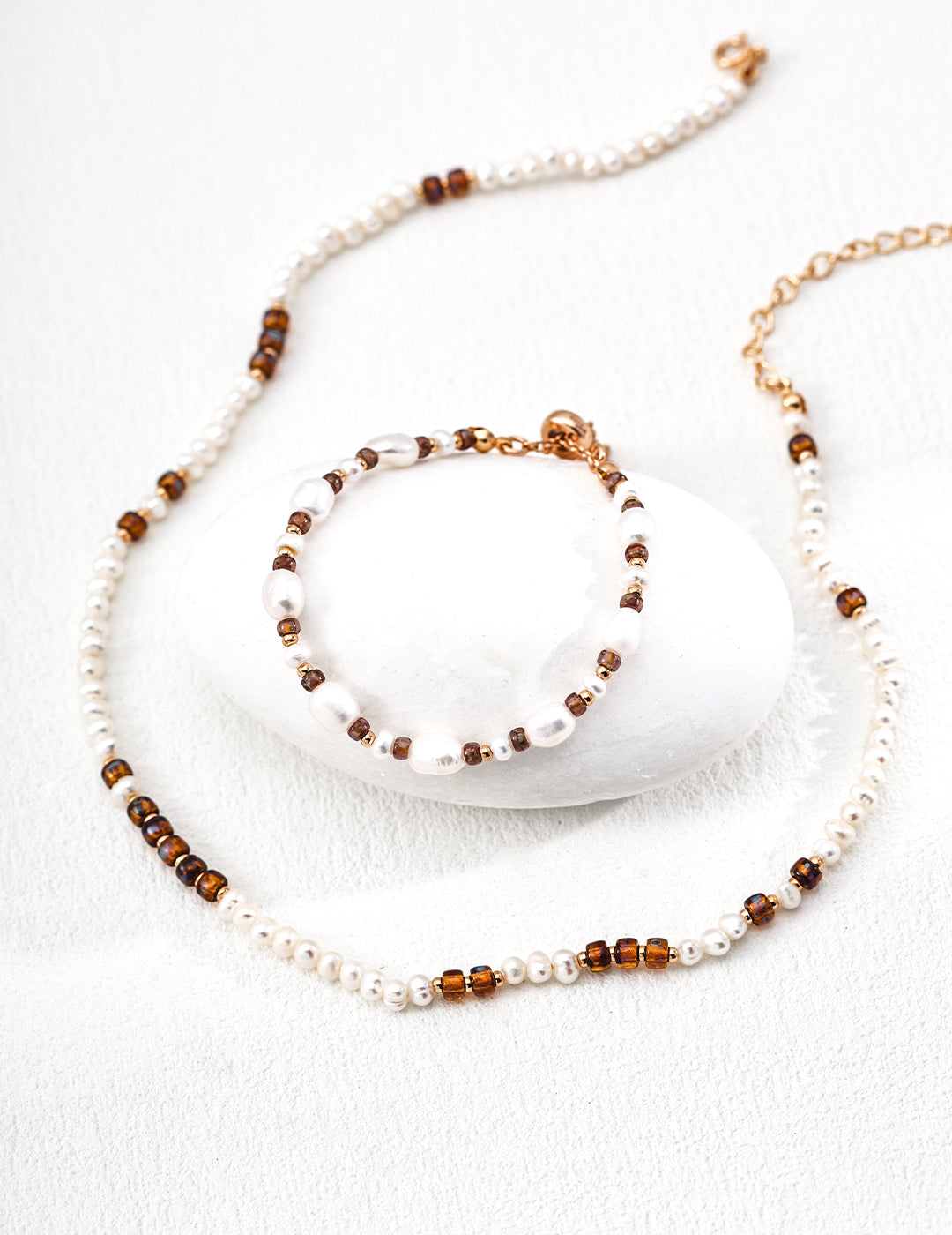 This handcrafted bracelet features luminous pearls and sparkling glass beads set in S925 silver, creating a soft and refined look. Its lightweight, elegant design makes it ideal for daily wear or as a thoughtful gift for those who appreciate minimalist, artisanal jewelry.