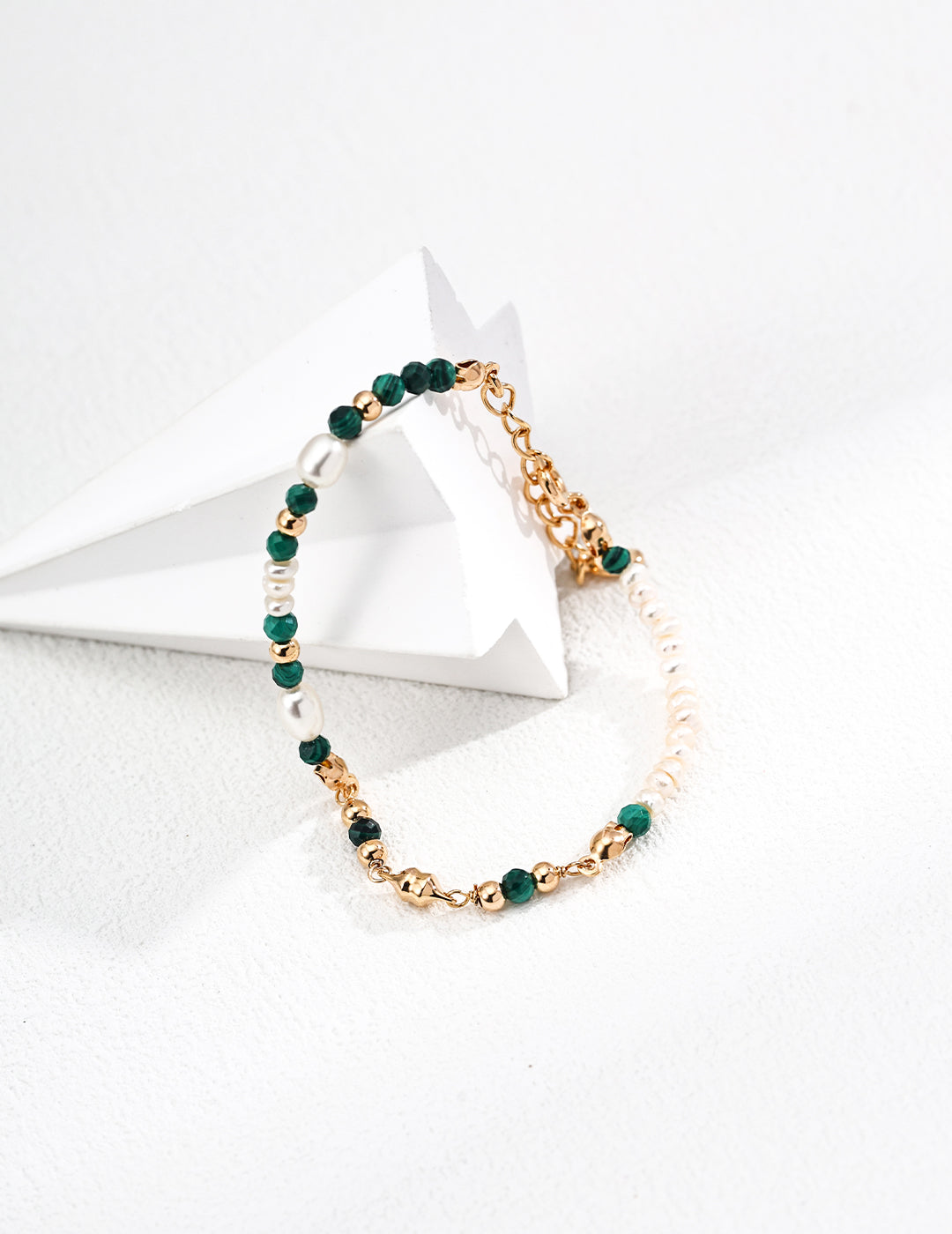 Handcrafted bracelet made of S925 sterling silver, featuring natural freshwater pearls and malachite gemstones — known for emotional healing, protection, and inner peace. Ideal for spiritual jewelry lovers and everyday boho style