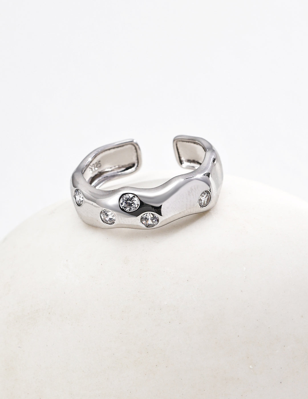 Elegant 925 silver cubic zirconia ring, timeless fashion accessory