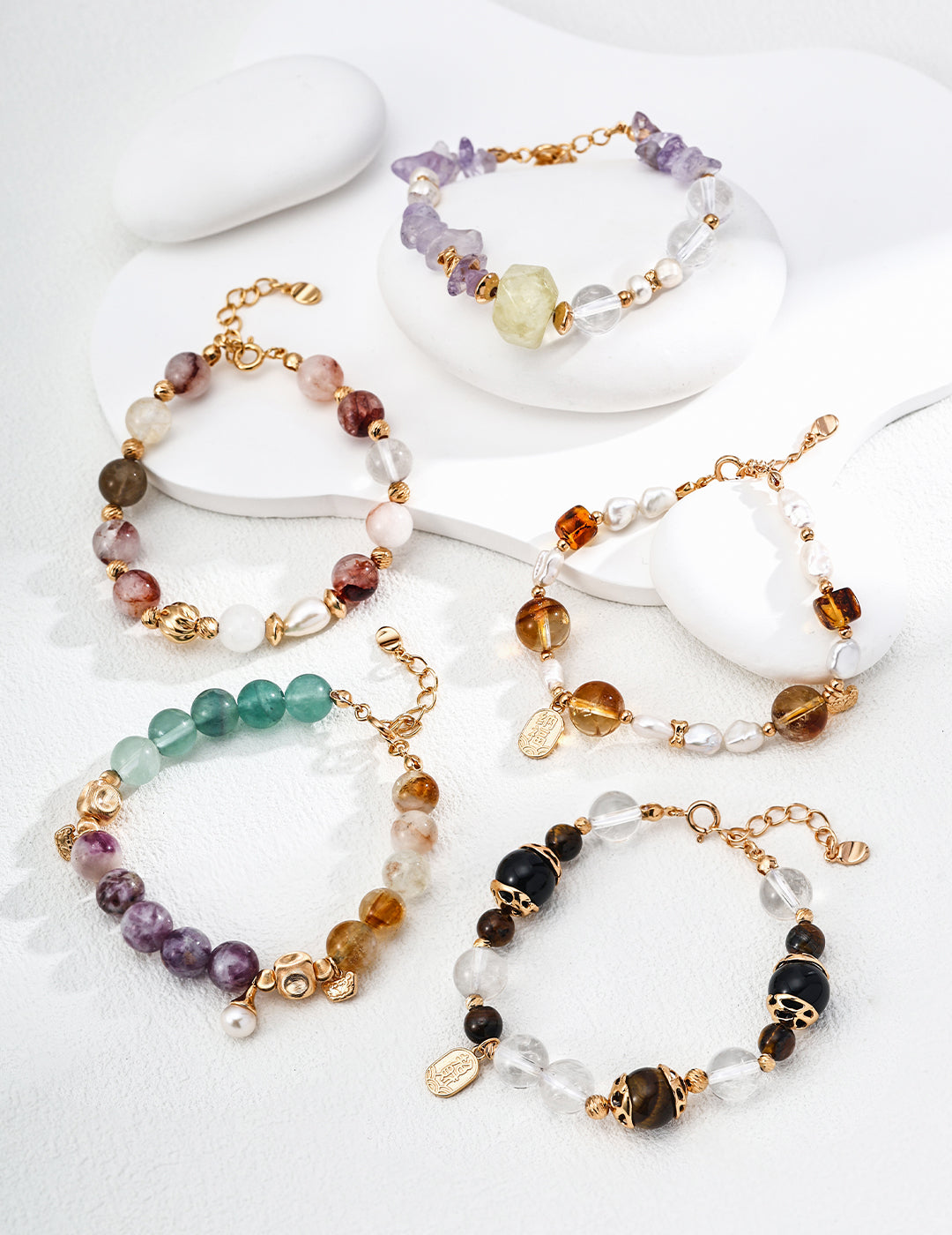 Natural crystal bracelet made with tiger eye and black onyx gemstones, set in S925 sterling silver — designed to promote strength, protection, and emotional grounding. A perfect spiritual healing bracelet for men and women
