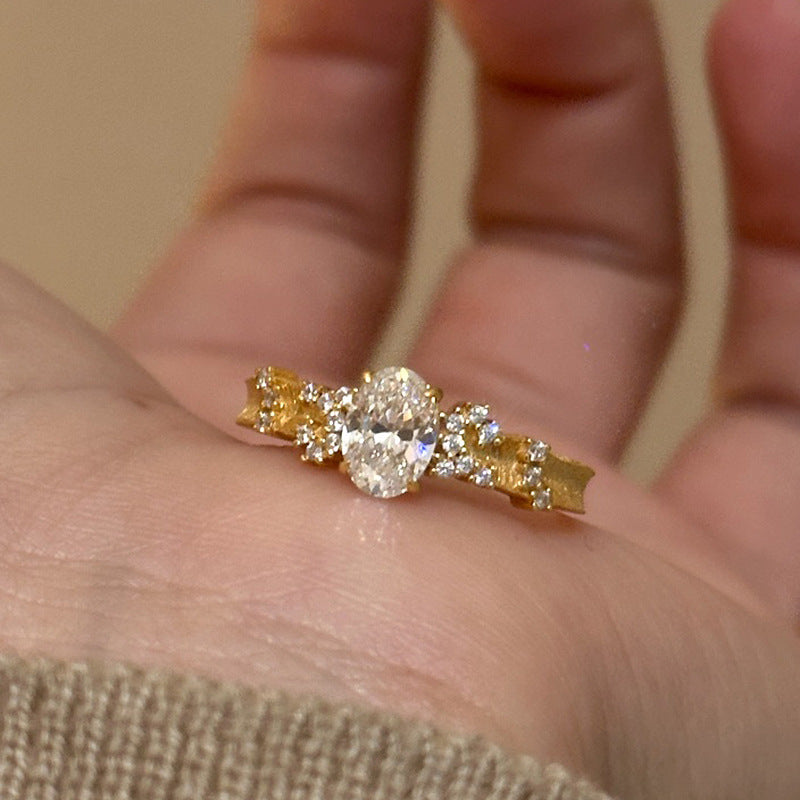 Stellar Whisper — Vintage Pigeon Egg Starry Crystal Ring