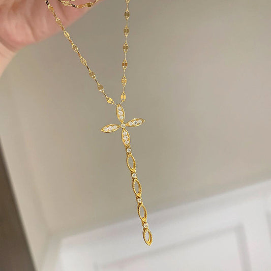 Celestial Compass — Sparkling Eight-Point Star Pendant Necklace