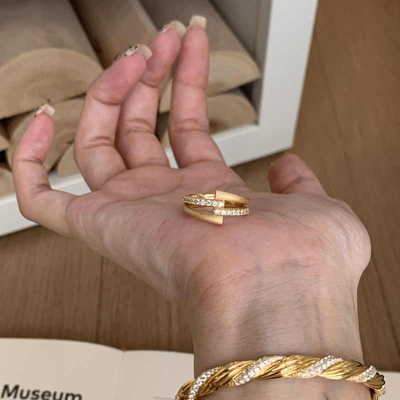 Silent Grace – Double-Layer Zircon Ring