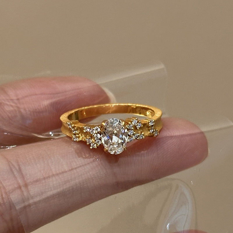 Stellar Whisper — Vintage Pigeon Egg Starry Crystal Ring