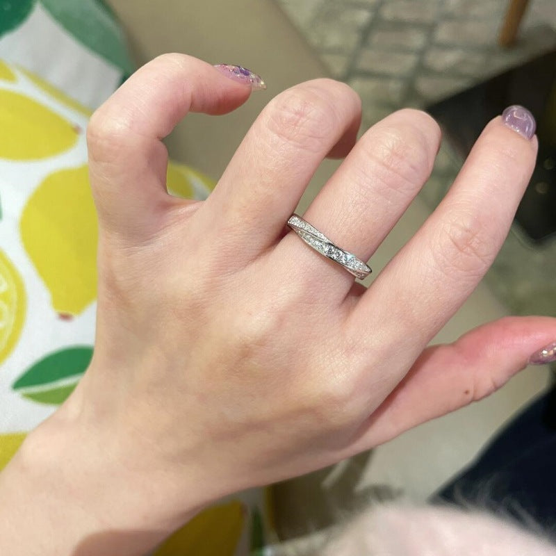 Infinity Spark – Mobius Diamond Ring