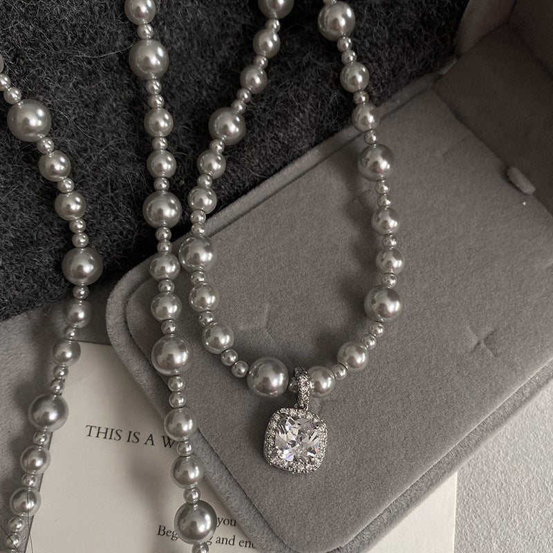 Rose Beam – Manta Pearl & Square Crystal Necklace