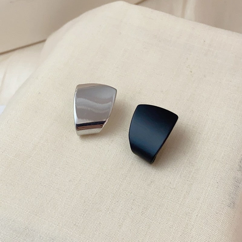 Obsidian Edge – Asymmetric Black Rhombus Earrings