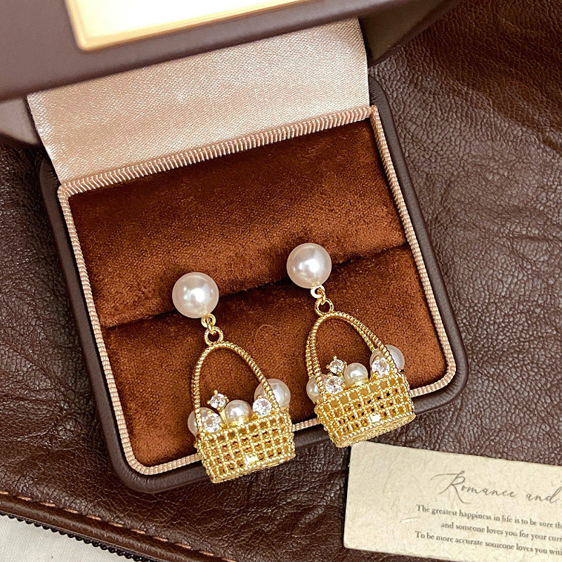 Luna Bloom – Pearl Woven Flower Earrings