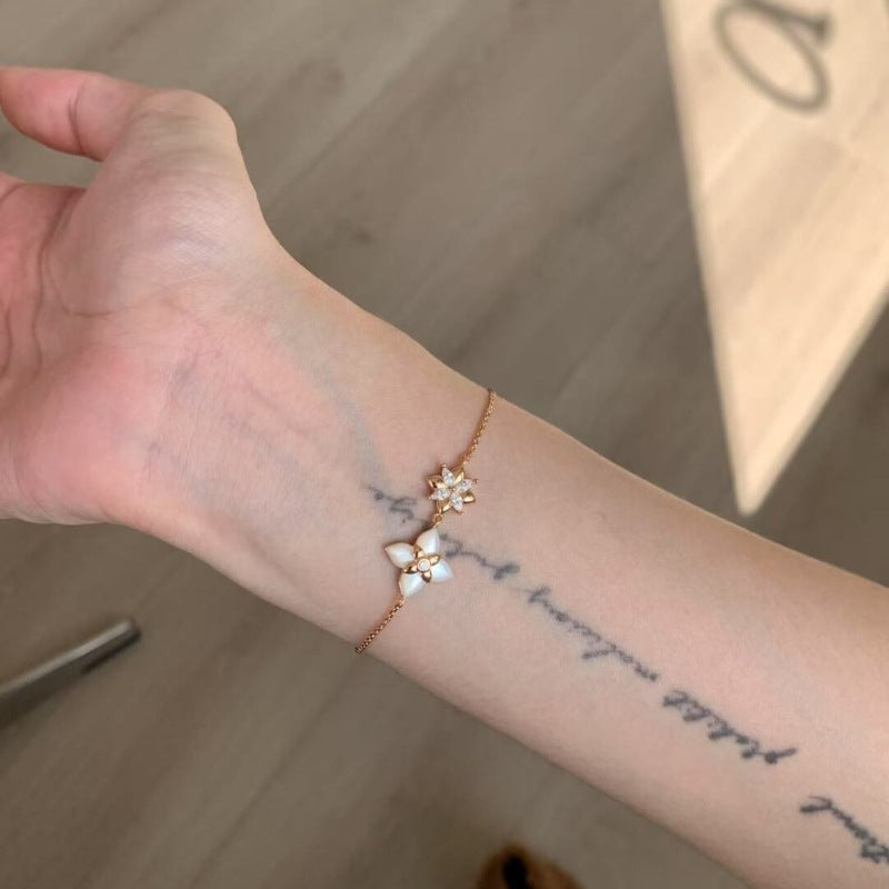 White Mother-of-Pearl Clover Bracelet