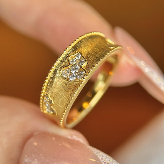 Beaded Edge Gourd Pavé Ring