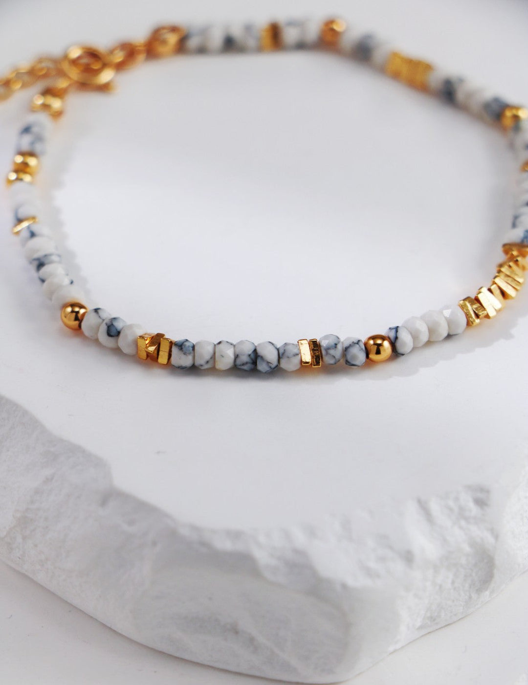 This S925 silver bracelet features an antique gold design with silver flake accents and stunning white turquoise, creating a sophisticated and vintage-inspired look. The combination of these natural elements offers a timeless piece that adds elegance and charm to any outfit. Perfect for those who appreciate high-quality, handcrafted jewelry with a touch of antique flair and nature-inspired beauty.
