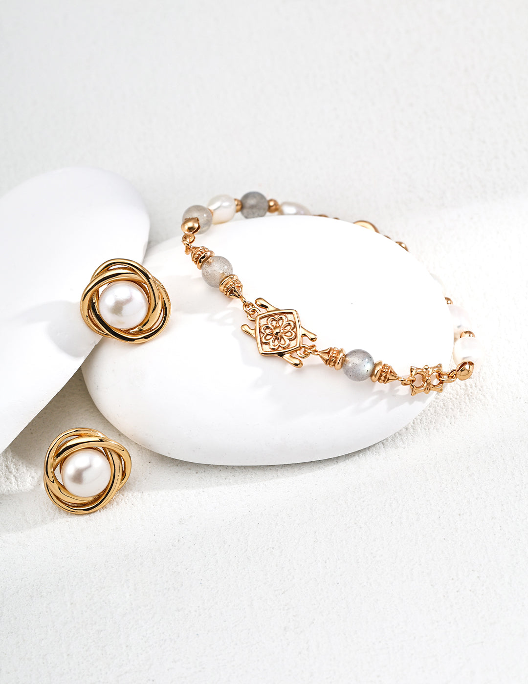S925 Silver Classic Pearl Bracelet with Gray Moonstone - Timeless Silver Bracelet featuring Natural Pearls and Elegant Gray Moonstone for a Classic Jewelry Look