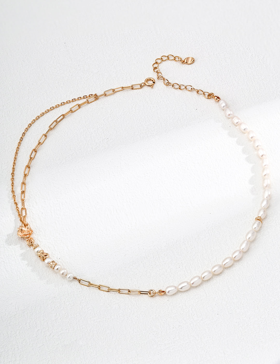 S925 silver classic pearl necklace, featuring a timeless design with a lustrous pearl. Perfect for those seeking elegant, handcrafted silver jewelry that adds sophistication and grace to any occasion.