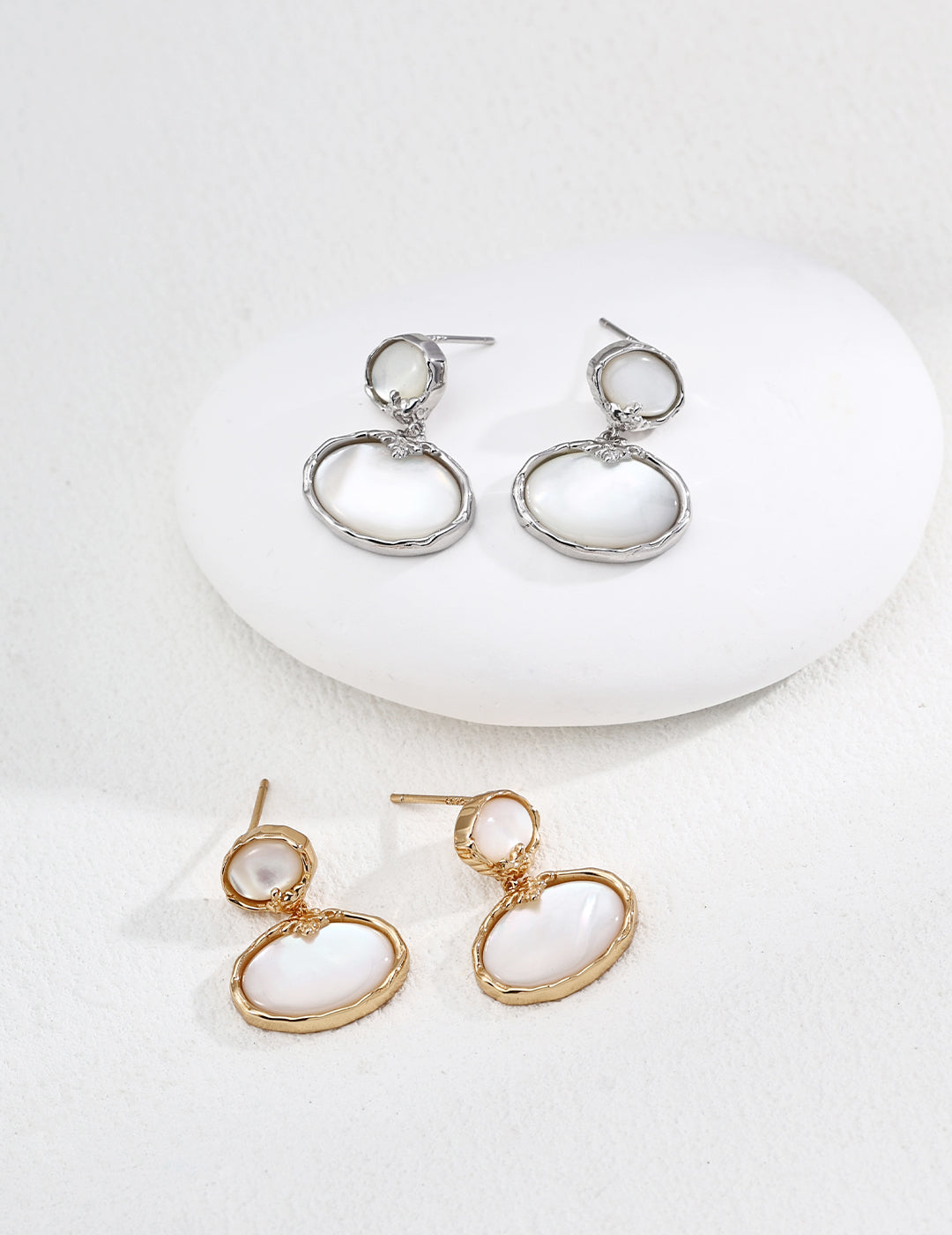 S925 Silver Classic Vintage Mother-of-Pearl Earrings - Timeless Silver Earrings with Elegant Mother-of-Pearl Stones, Perfect for Vintage Jewelry Lovers