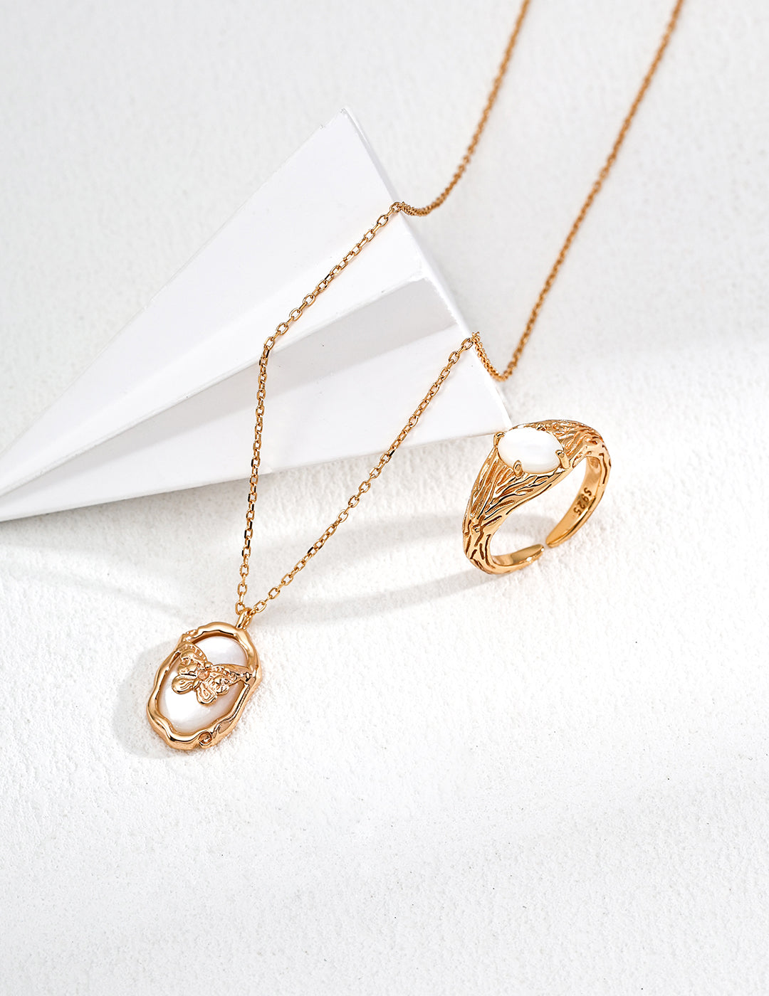 S925 silver elegant mother of pearl pendant necklace, designed to add a refined touch with the natural beauty of mother of pearl. Perfect for those seeking timeless, handcrafted silver jewelry that complements any outfit.