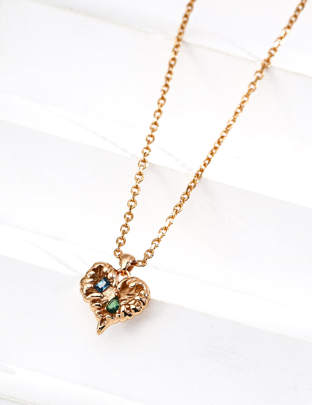 S925 silver elegant zircon pendant necklace, designed to add a sophisticated sparkle with a high-quality zircon stone in a sleek silver setting.