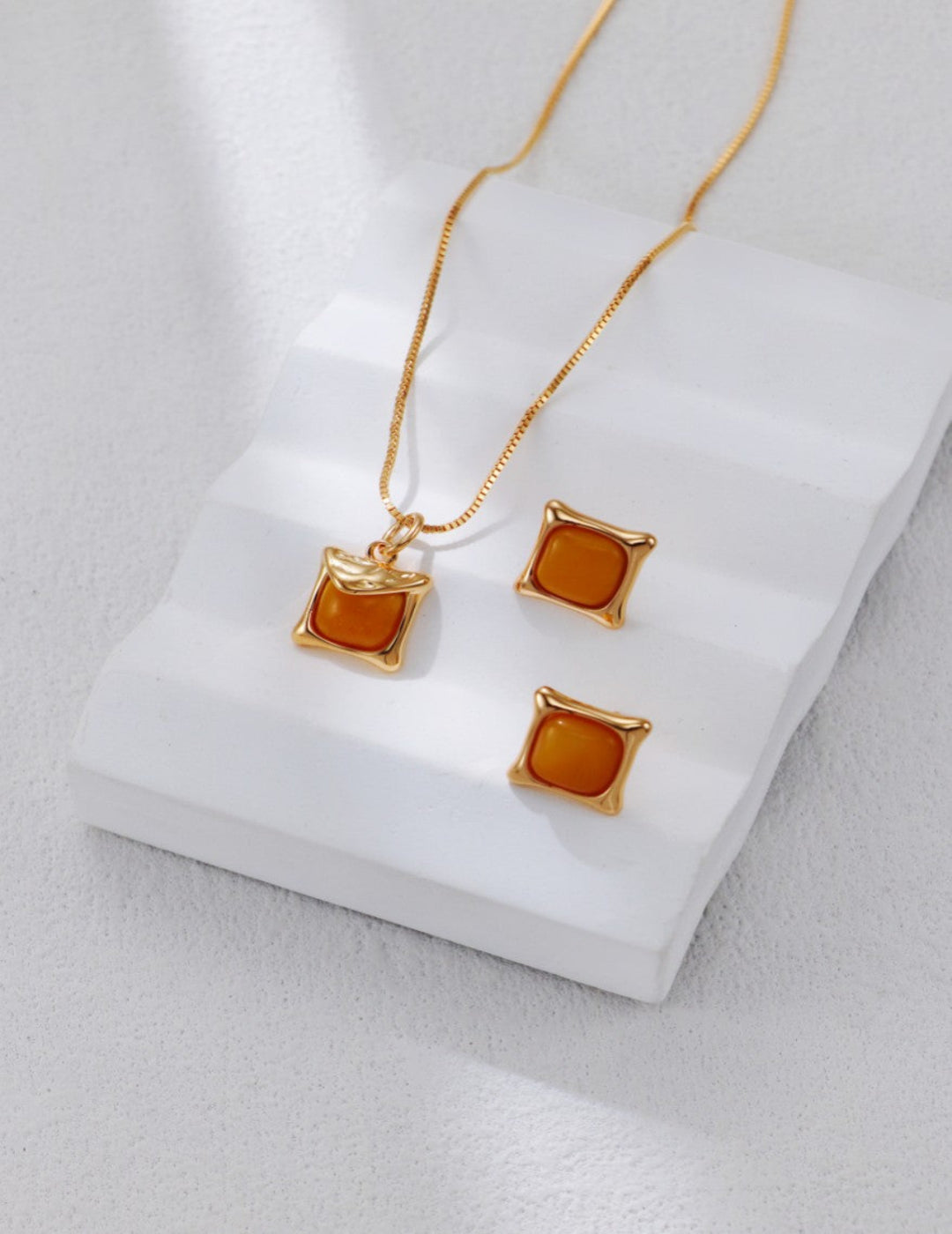 These S925 silver stud earrings feature rich honey amber stones with gold accents, offering a sophisticated and warm design. The combination of natural amber and gold creates a timeless, elegant look, making them perfect for both casual wear and formal occasions.