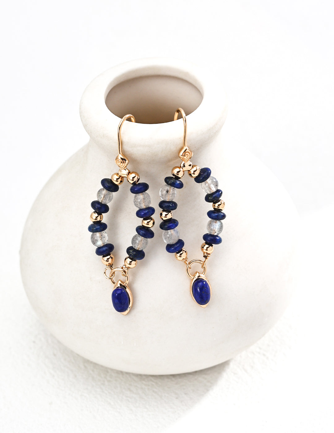 These S925 silver earrings feature a striking combination of lapis lazuli and moonstone, offering a sophisticated design with deep blue hues and soft iridescent glow. Perfect for adding a timeless, elegant touch to both casual and formal outfits, they are an ideal accessory for gemstone jewelry lovers.