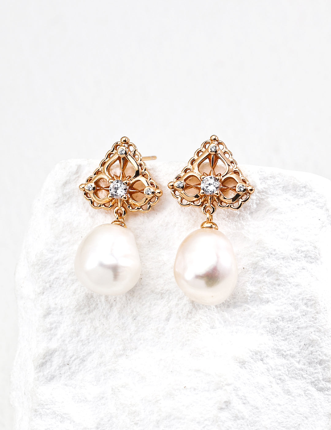 S925 Silver Natural Pearl and Zircon Earrings - Elegant Silver Earrings featuring Natural Pearls and Sparkling Zircon Stones, Perfect for Classic and Timeless Jewelry Styles