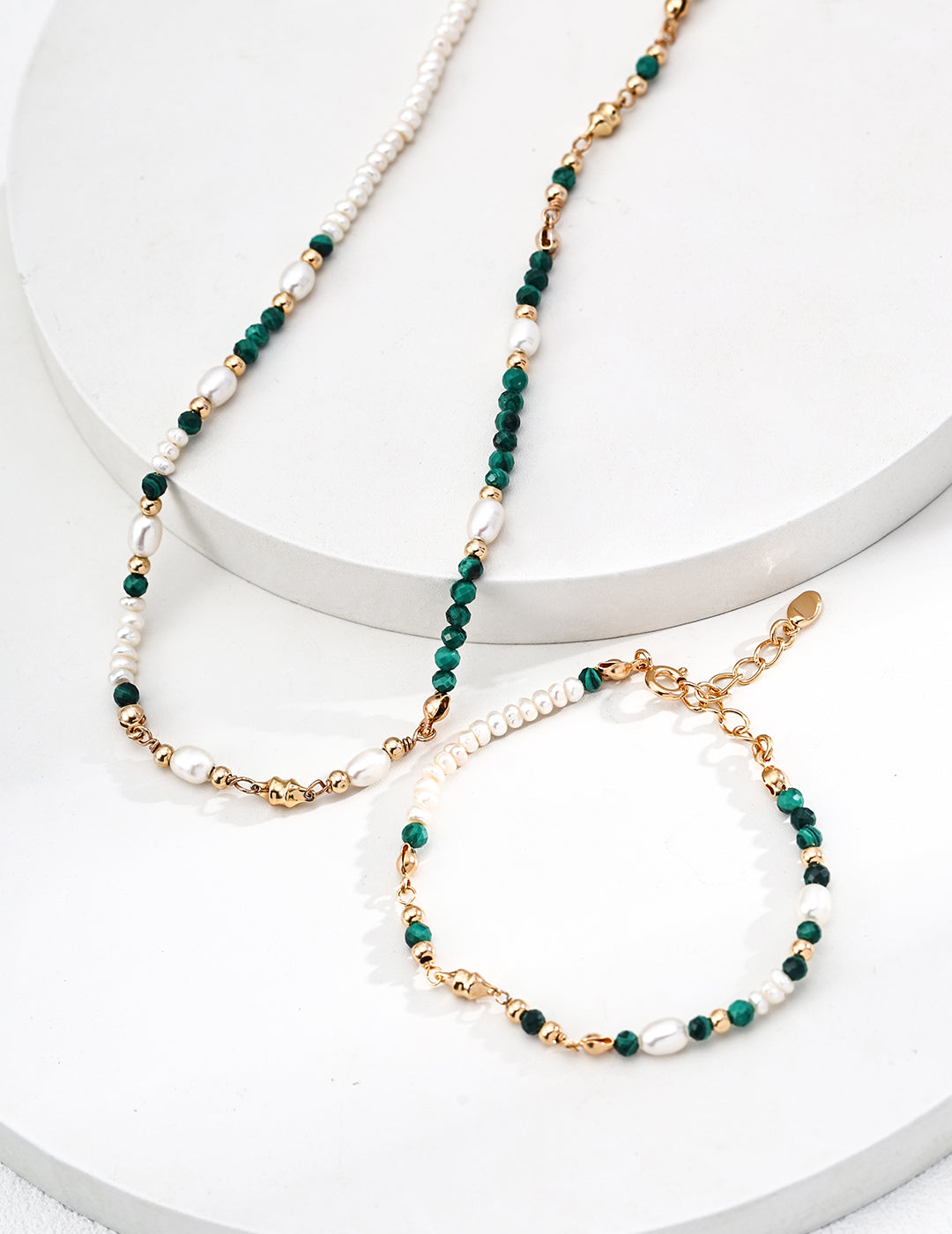 S925 silver retro-style pendant necklace featuring natural malachite and freshwater pearl, handcrafted for emotional clarity, protection, and timeless elegance — ideal for spiritual jewelry lovers and vintage fashion enthusiasts