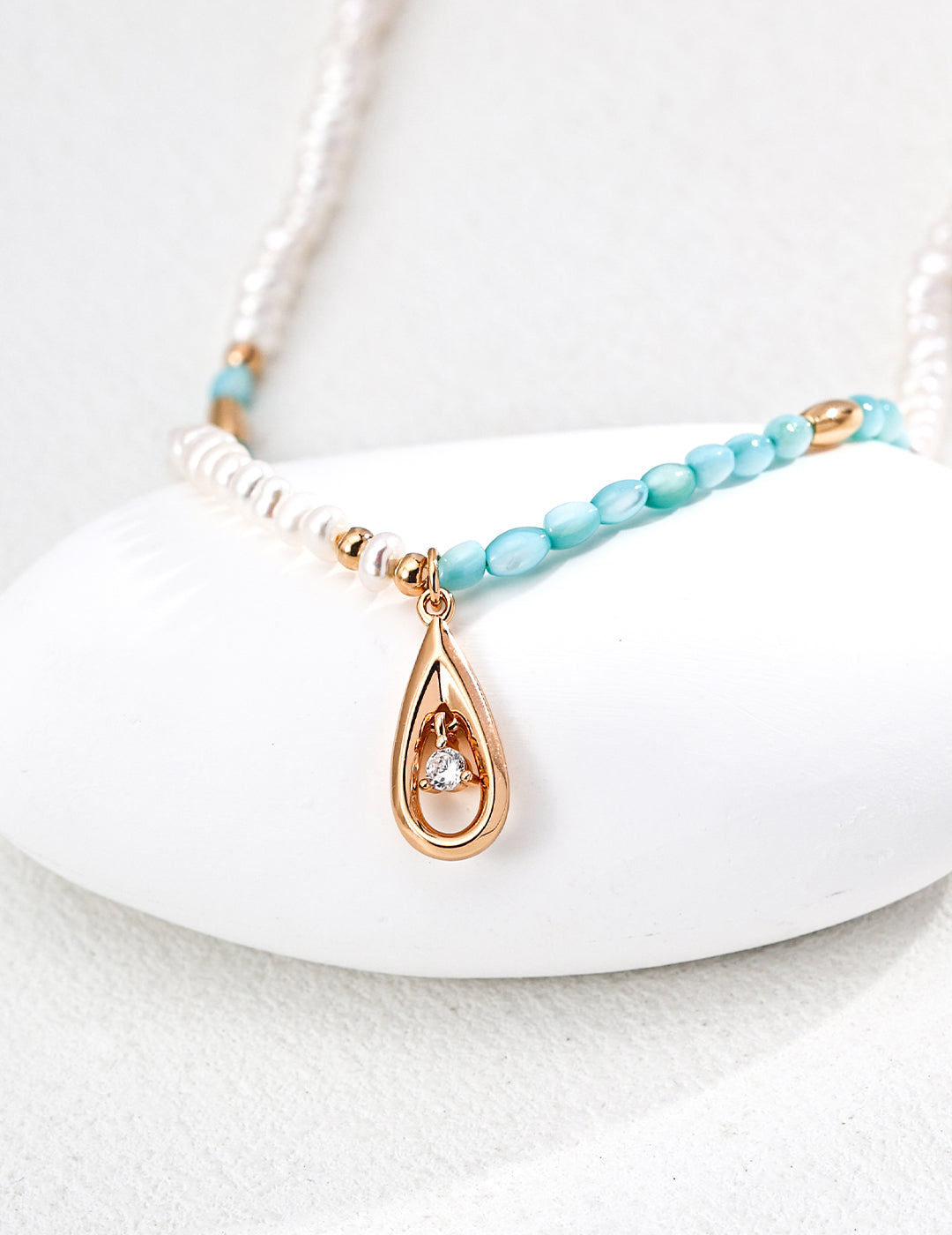 S925 Silver Trendy Natural Pearl and Blue Mother-of-Pearl Necklace with Zircon - Fashionable Silver Necklace with Natural Pearls, Blue Mother-of-Pearl, and Sparkling Zircon Stones for a Modern Look