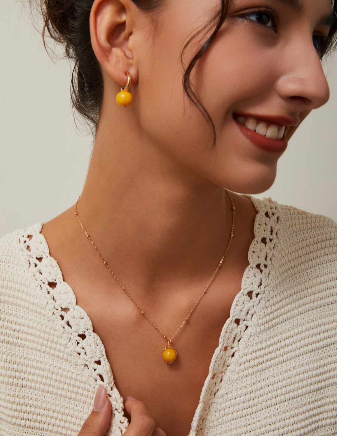 Vintage-style S925 silver necklace with honey amber gemstone and gold accents, perfect for lovers of natural healing crystals and retro jewelry