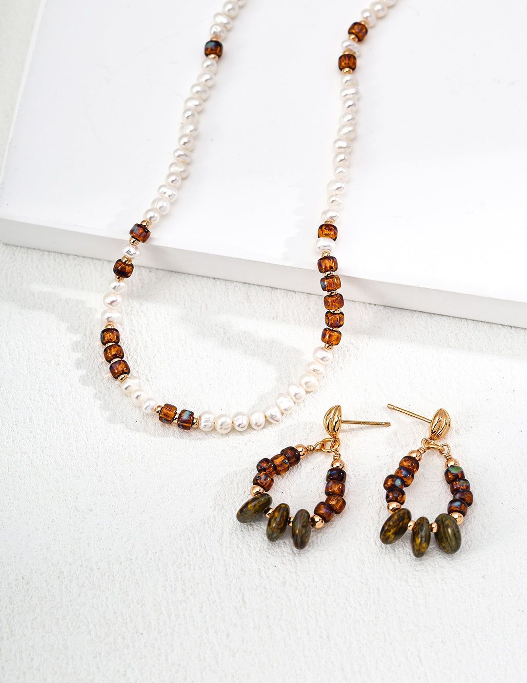 These S925 silver earrings feature vintage-inspired detailing and shimmering iridescent glass beads. Their soft rainbow-like glow and classic design make them an ideal accessory for adding a touch of retro elegance to everyday or special-occasion looks. Perfect for lovers of timeless, handcrafted jewelry.