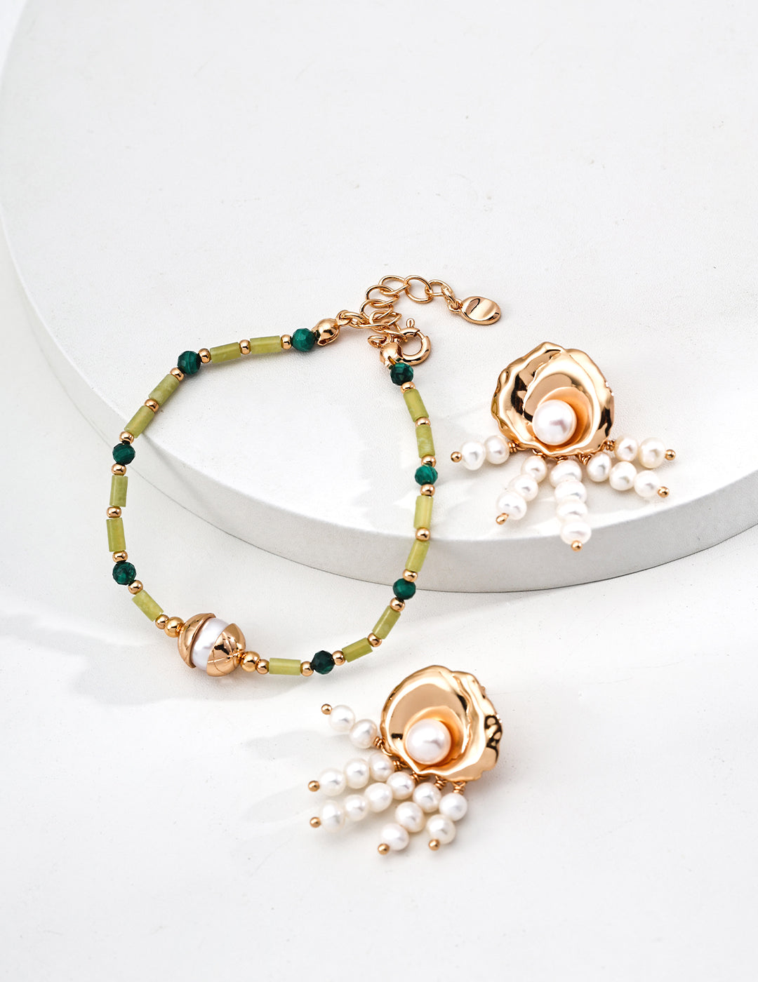 S925 silver vintage bracelet featuring natural freshwater pearls, green glass tube beads, and malachite gemstones — handcrafted for emotional healing, protection, and timeless spiritual elegance. Ideal for boho-chic and minimalist layering