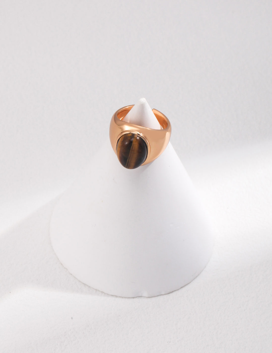 S925 silver ring featuring a bold tiger eye stone, perfect for adding a touch of natural elegance to any outfit.