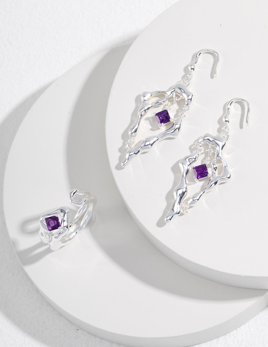 This sterling silver ring features a captivating purple crystal, offering a radiant and elegant design. The vibrant purple hue of the crystal is beautifully complemented by the sleek sterling silver band, making this ring the perfect accessory for both casual and formal outfits. Ideal for those who appreciate sophisticated, high-quality jewelry with a touch of sparkle.