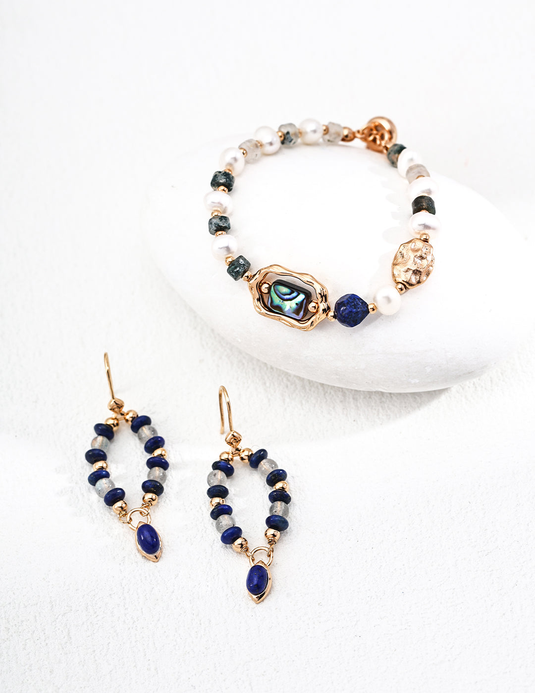 These vintage-inspired S925 silver earrings feature a stunning combination of lapis lazuli and moonstone. The rich blue hues of lapis lazuli contrast beautifully with the soft glow of moonstone, creating an elegant, timeless design. Perfect for both everyday elegance and formal occasions, these earrings are a must-have for lovers of classic gemstone jewelry.