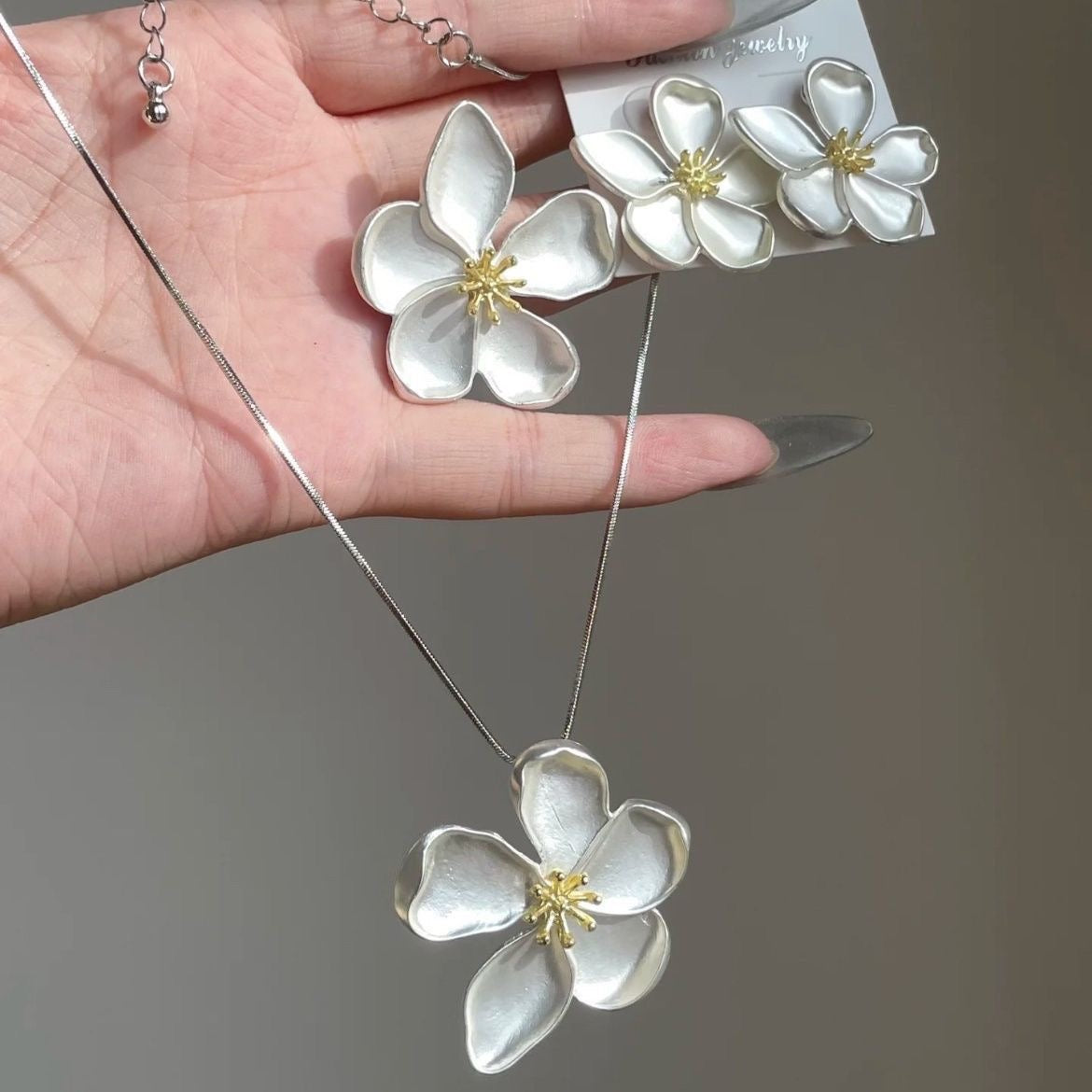 Floral Necklace Set