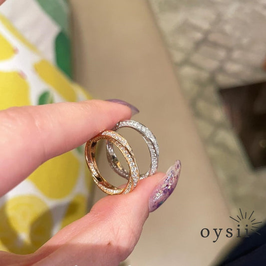 Infinity Spark – Mobius Diamond Ring