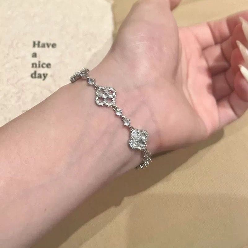 Silver Clover Starry Bracelet