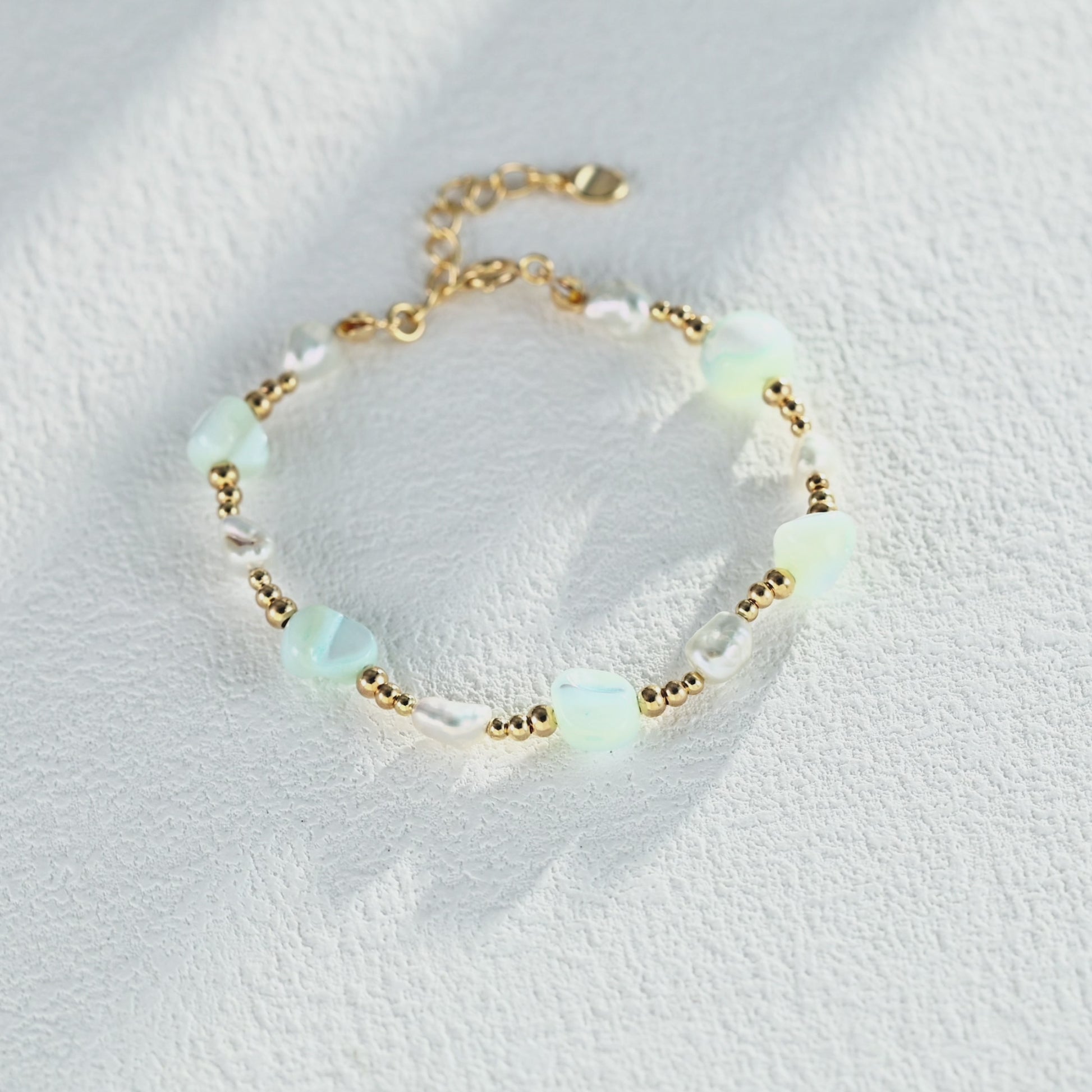 S925 Silver Contemporary Shell Pearl Bracelet - Modern Silver Bracelet with Elegant Shell Pearls, Perfect for Contemporary and Minimalist Jewelry Styles