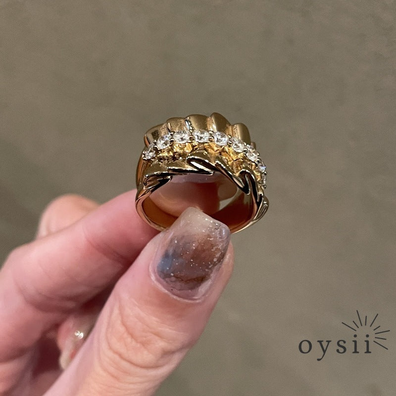 Velvet Muse – Vintage Satin Pleated Statement Ring