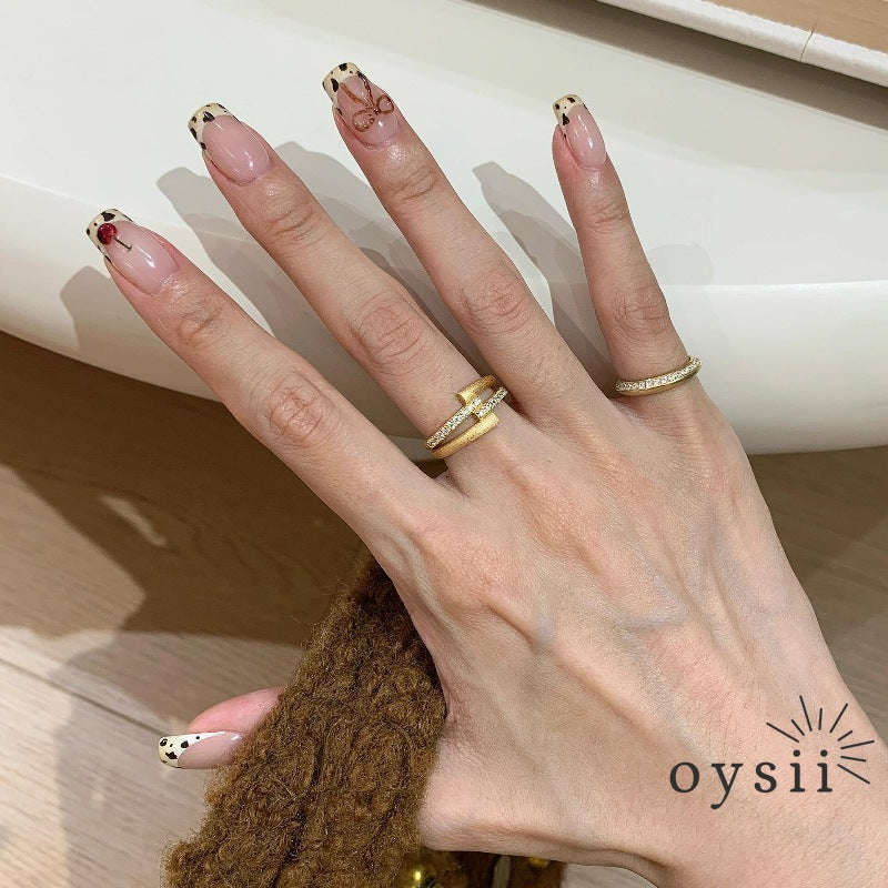 Silent Grace – Double-Layer Zircon Ring