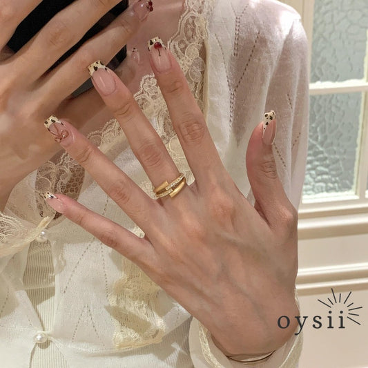 Silent Grace – Double-Layer Zircon Ring